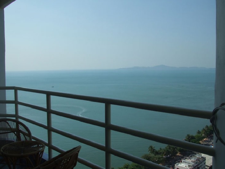 BB-A1070 Hot Deal View Talay 8 Jomtien Beachfront Condo for Sale/Rent on 30th Floor 48 Sqm