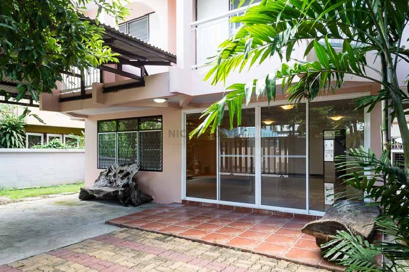 House For Rent Predee-Panomyong 14 1241 Bangkok 3 Bed 4 Park 32000 Baht