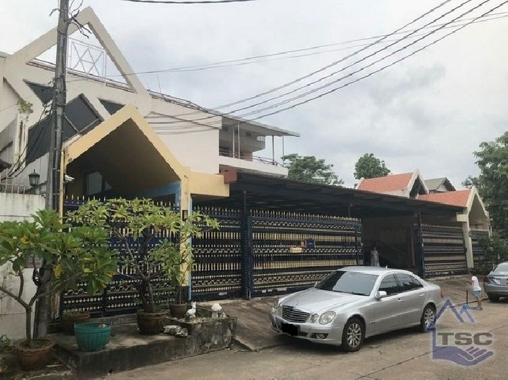 For rent 3-storey office building land Area of 180 Sqw  Prawet Seacon Square 