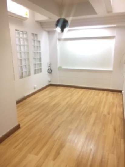 Small Office near BTS/MRT special price For Rent at Asoke (Sukhumvit 21)