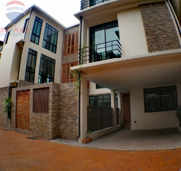 House for rent. with 520 sq.m Sukhumvit soi 24 behind Emquartier