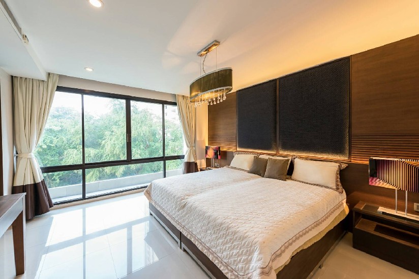 Beautiful Property In The Middle of Asoke and Petchburi For Sale and Rental