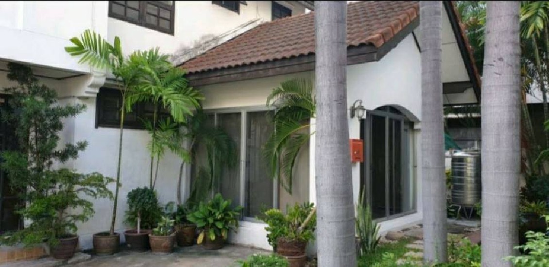 Single House For Rent 2 Stories at Ploenchit can do Business at Ploenchit, Soi Ruamrudee