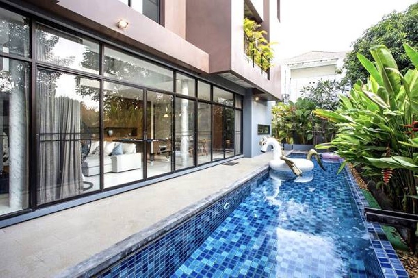 URGENT!!! Private Luxury Pool Villa for RENT near Emquartier Shopping Mall