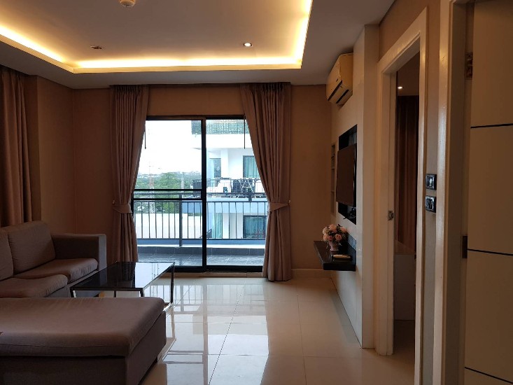 Condo 51 sqm Corner unit, High Floor for Rent Close to South Pattaya. 