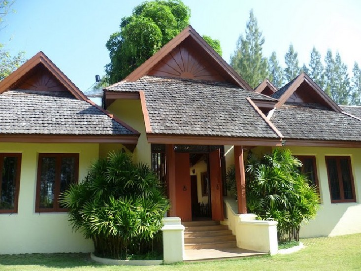 For sale Tropical Villa Saraphi Chiang Mai size 830 sq.w. built from ancient teak wood by craft